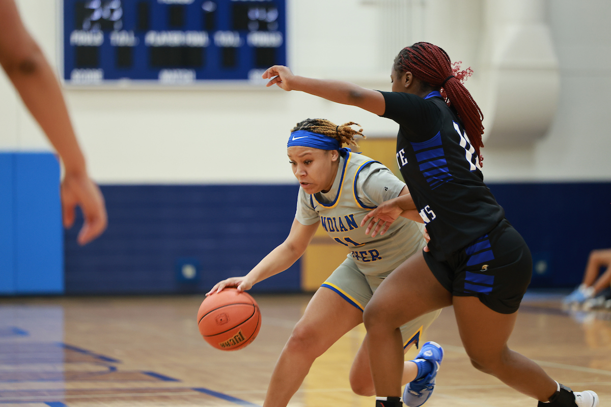 Women’s Basketball Defeats Miami Dade on the Road