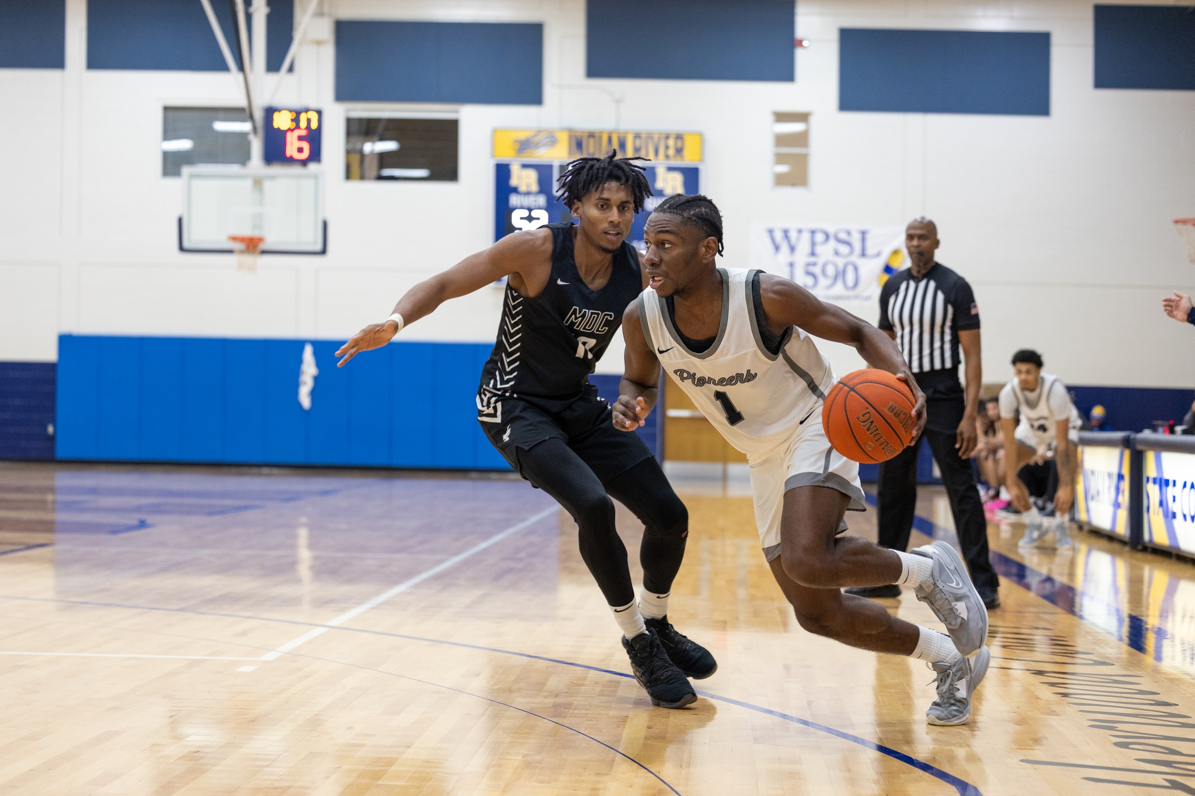 Men's Basketball Blows out SCF On The Road
