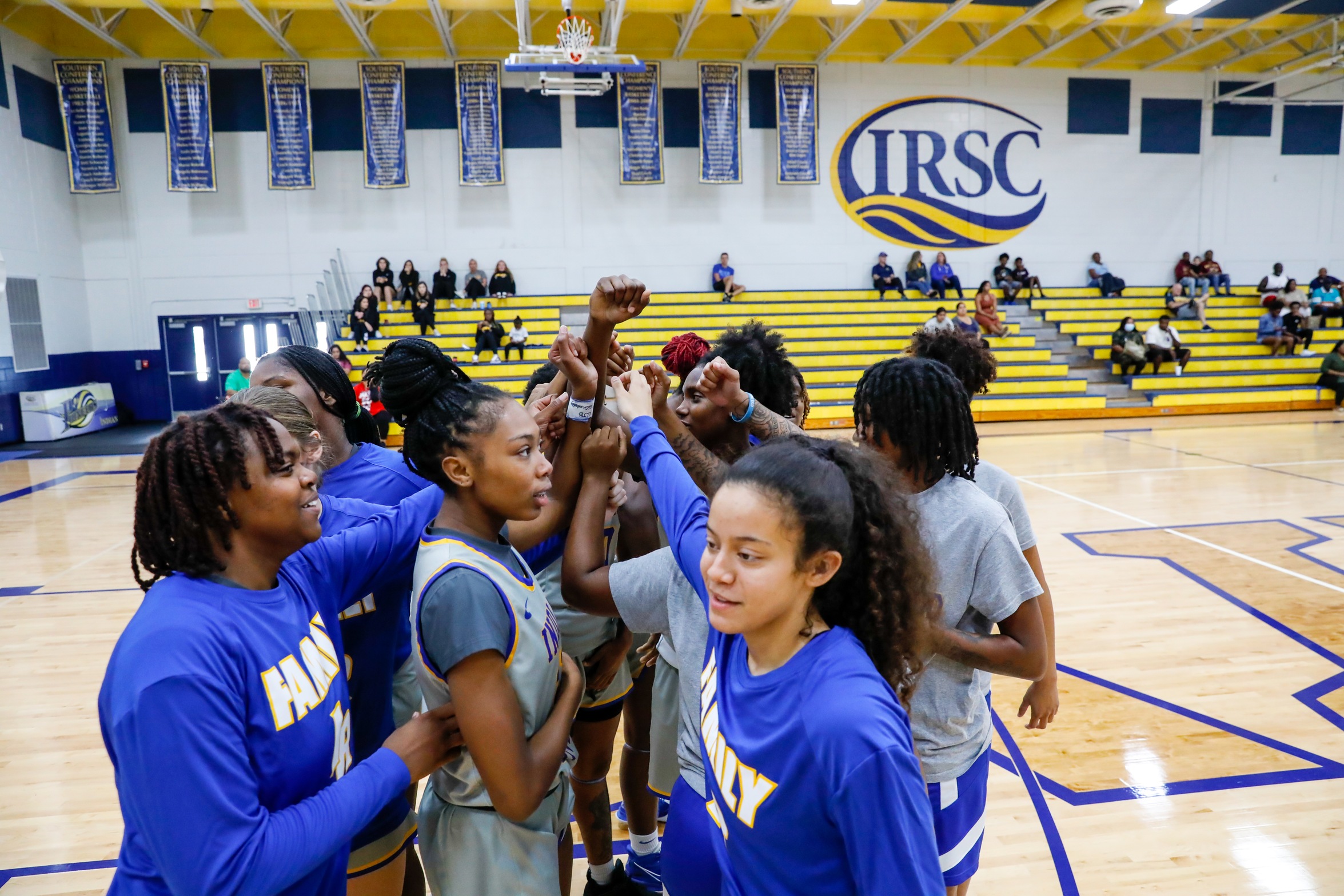 Women&rsquo;s Basketball Earns Two Wins at Palm Beach Tournament